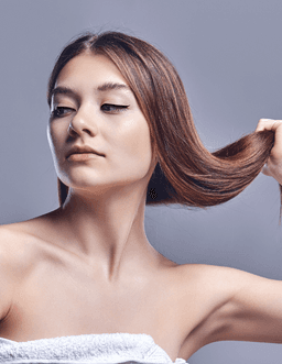 Como Diminuir o Frizz do Cabelo: Rotina e Cuidados que Funcionam